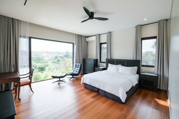 Amazing 5-Bedroom House for Sale in Tagaytay City