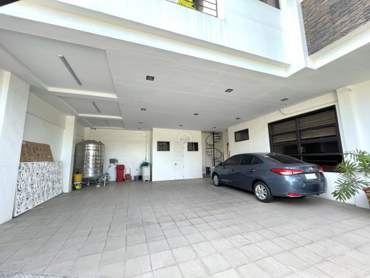 Attractive Prime House and Lot for Sale