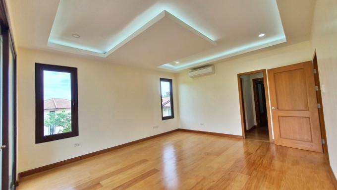 Massive Brand New House in Portofino South
