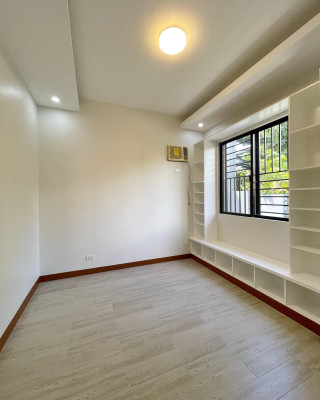 Newly Renovated Modern Corner House for Sale in Greenwoods Executive Village