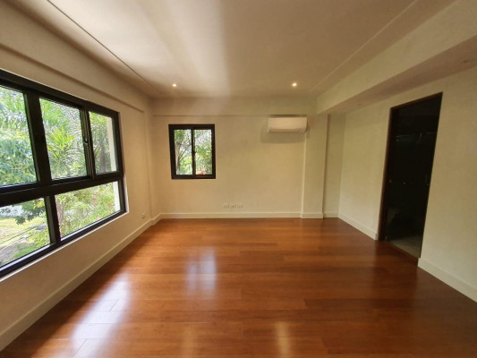 A Freshly Built Modern Home in Hillsborough, Alabang