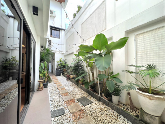 Attractive Prime House and Lot for Sale