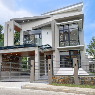 Impressive Modern House For Sale in Tagaytay City near Mahogany Market