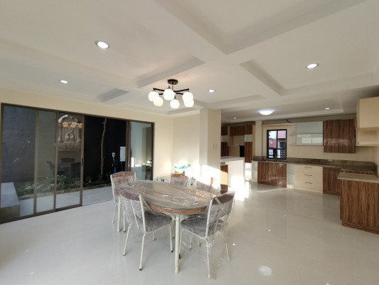 Brandnew House with Swimming Pool in Bf Homes Las Pinas