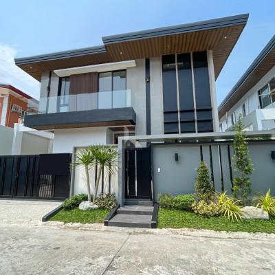Gorgeous Modern Contemporary House and Lot For Sale in BF Homes
