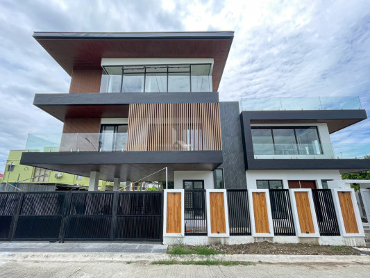 Gorgeous Modern Industrial House and Lot For Sale
