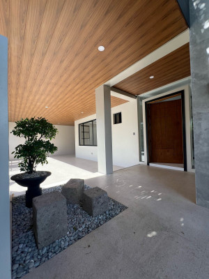 Have a Sneak in this Brand-New House in BF Home