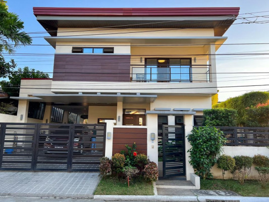 Well-Furnished 4-Bedroom House in United Paranaque