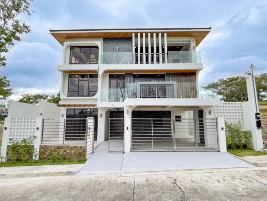 Breathtaking Modern House with Overlooking Taal