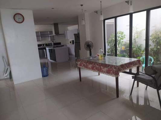 HOUSE FOR RENT OR SALE IN BF RESORT VILLAGE, LAS PIÑAS CITY