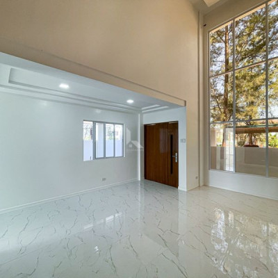 Alluring Modern Contemporary Home For Sale in Greenwoods Executive Village
