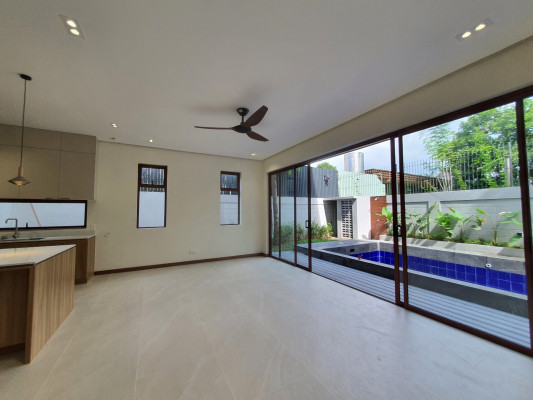 Beautiful Brand New home im Filinvest East