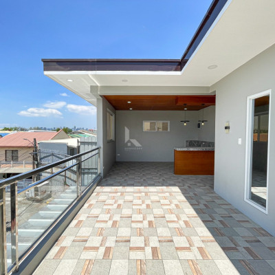 Bright and Airy Modern Home For Sale in Greenwoods Executive Village