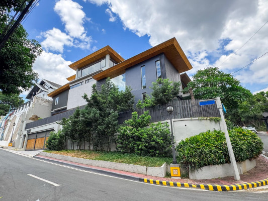 A Glorious 5 Bedroom House and Lot for Sale in St. Ignatius Village,