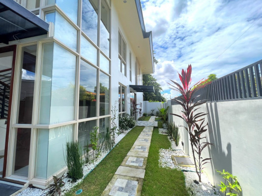 Relaxing House and Lot for Sale in BF Northwest, Parañaque