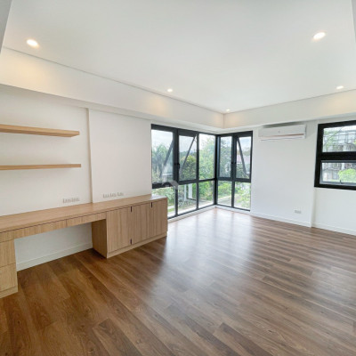 Elegant Modern Contemporary House with Elevator For Sale