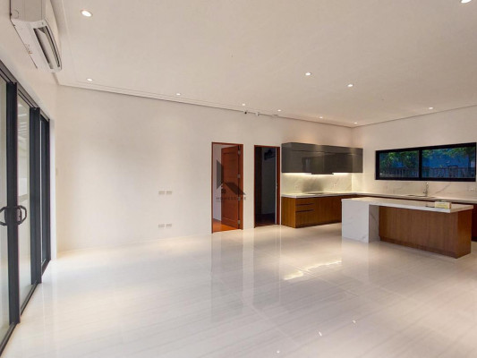 Modern semi-furnished Home for sale in Marcelo Green Village,