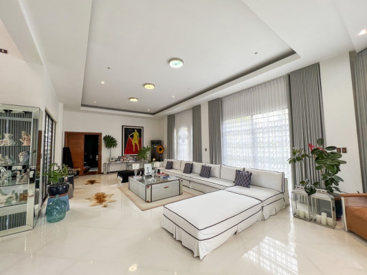 Astonishing House for Sale in Hillsborough Alabang