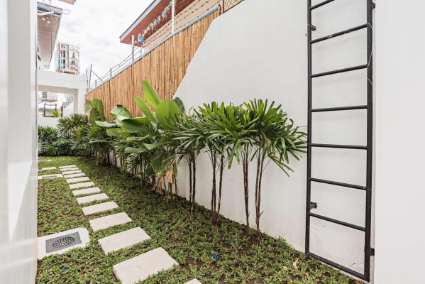 Discover Modern Comfort in This BF Homes
