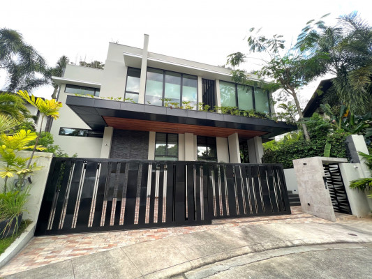 Inside a Black & Wood House and Lot for Sale
