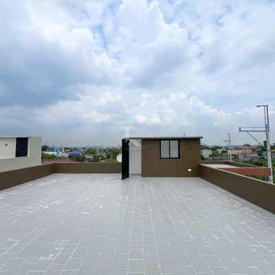 Gorgeous Modern House and Lot with Roof Deck For Sale