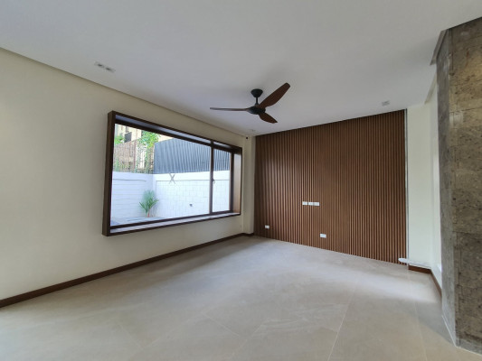 Beautiful Brand New home im Filinvest East