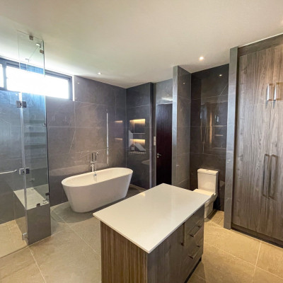 Gorgeous Modern Contemporary House and Lot For Sale in BF Homes