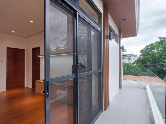 Modern semi-furnished Home for sale in Marcelo Green Village,