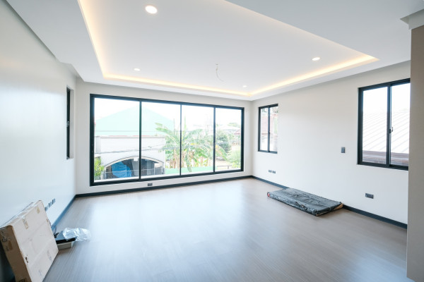 Stunning 5-Bedroom House and Lot for Sale in BF Homes, Parañaque