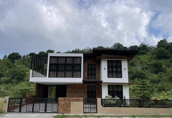 Astonishing House and Lot for Sale in Tagaytay