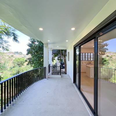 Captivating Classy Contemporary Home For Sale in Richdale Subdivision
