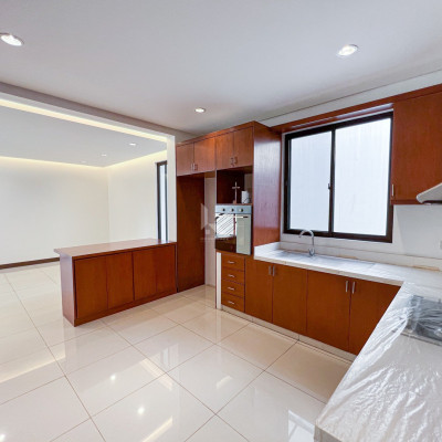 Cozy Contemporary House and Lot For Sale
