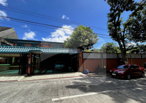 HOUSE & LOT FOR SALE IN QUEZON CITY!