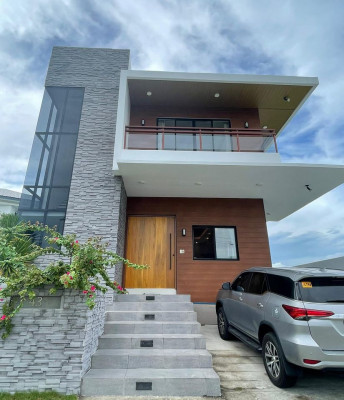 House and Lot in Venare Nuvali (Ayala Land) for Sale