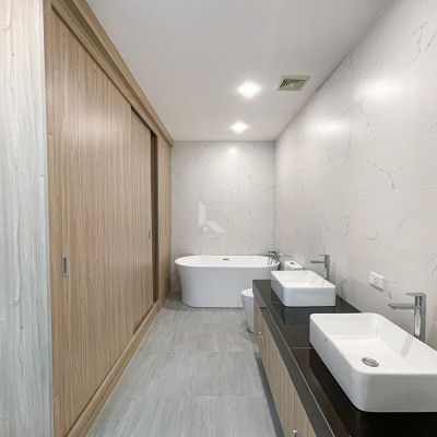 Alluring Modern Contemporary Home For Sale in Greenwoods Executive Village