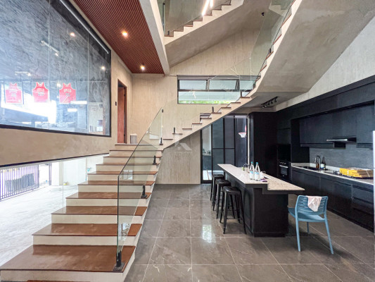 Elegant Modern Contemporary Home For Sale