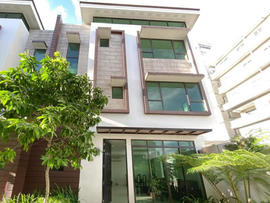 Modern Townhouse for Sale in San Juan