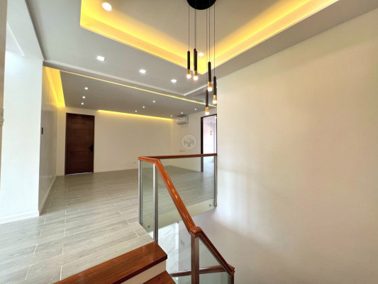 Stately Exquisite House and Lot for Sale