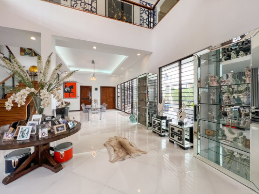 Astonishing House for Sale in Hillsborough Alabang