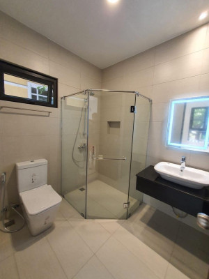 A Freshly Built Modern Home in Hillsborough, Alabang