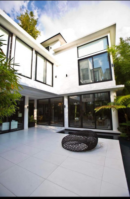 ELEGANT HOUSE FOR SALE IN SAN LORENZO VILLAGE MAKATI CITY