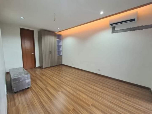 A sophisticated home in a secured subdivision that offers good amenities