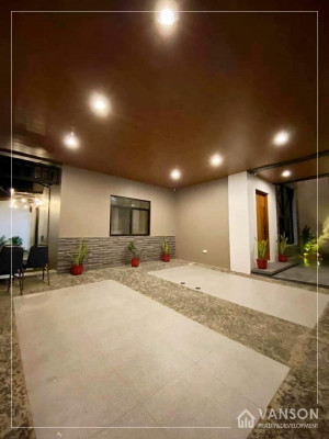 HOUSE AND LOT FOR SALE IN BF RESORT VILLAGE, LAS PIÑAS CITY