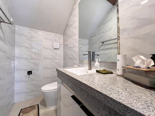 Own this Cozy Preowned 2-Storey House in Beverly Hills Subdivision