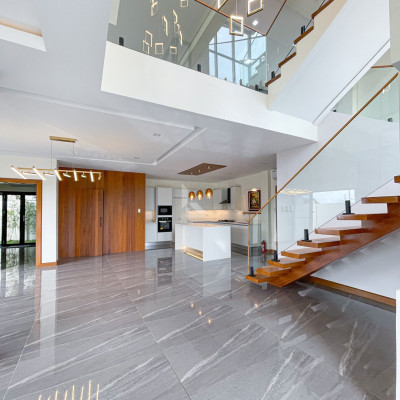 Astonishing Modern Contemporary House with Mountain Views For Sale