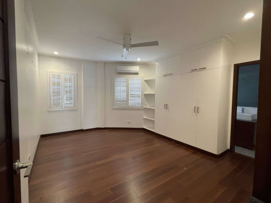 Discover this Bright Pre-Owned House and Lot