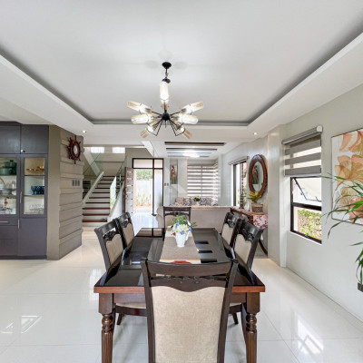 Gorgeous Modern Contemporary Home with Overlooking View For Sale