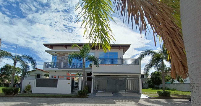 New & Ultra Modern House & Lot