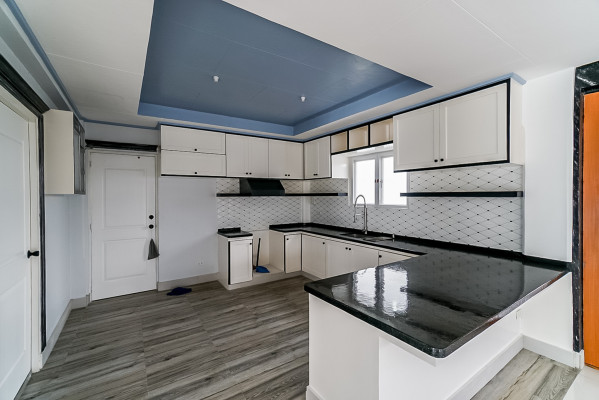 5bedroom house standing on a 432sqm lot features an impressive facade