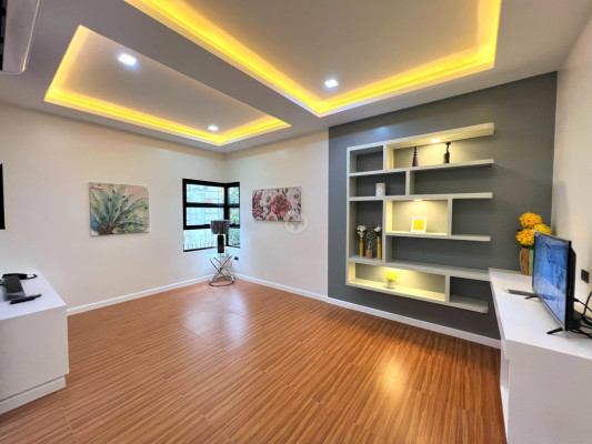 Outstanding Dream House and Lot for Sale in BF Resort Village